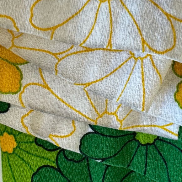 100% Cotton Vintage 1960s Ui-Maikai Flower Dress - Picture 6 of 10